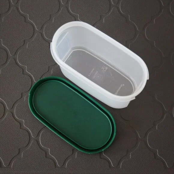 4 3/4 cups Tupperware Container - Picture 6 of 10